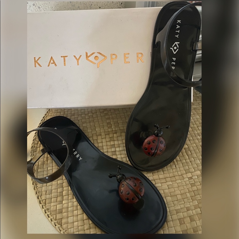 Katy Perry 🐞 jelly sandals